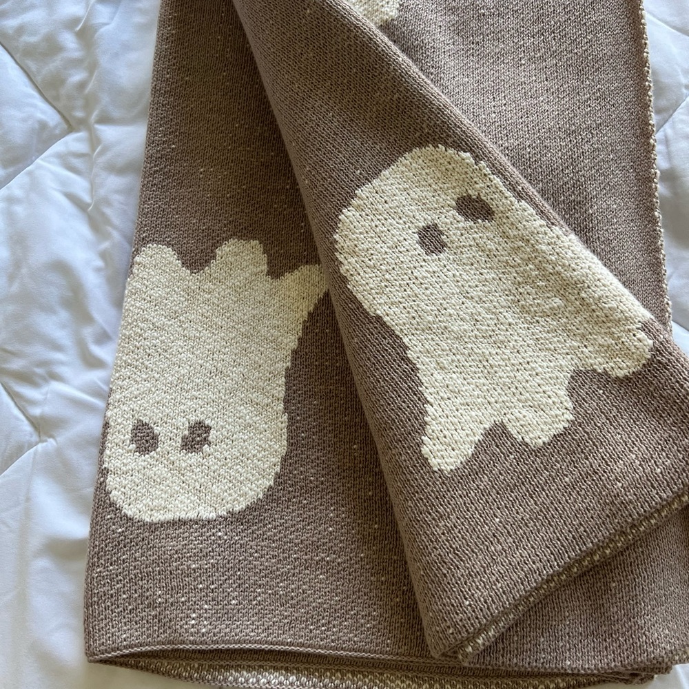 Tan/ cream/ beige/ ghost throw blanket !! 👻